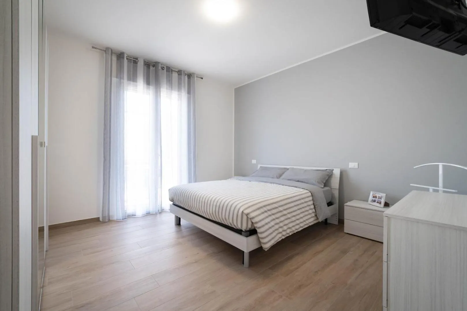kontakty Cristal Apartments